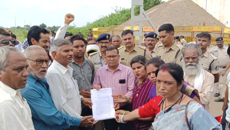 अनियमित कर्मचारी संघ की नियमितीकरण सहित 10 सूत्रीय मांग को लेकर में नवा रायपुर तुता में ध्यान आकर्षण रैली