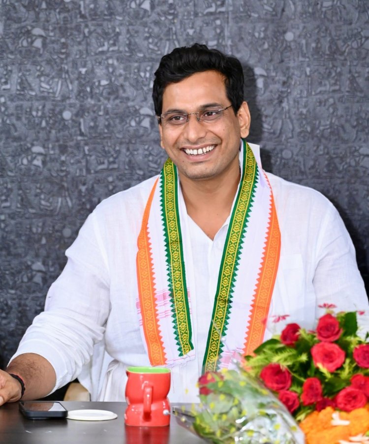 विधायक देवेन्द्र यादव सहित 4 के विरुद्ध जमानती वारंट