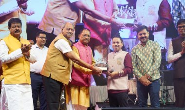 कैलाश खेर की गायकी पर झूमे राजधानी रायपुर के लोग