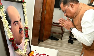 रायपुर : मुख्यमंत्री विष्णु देव साय ने डॉ. श्यामा प्रसाद मुखर्जी की पुण्यतिथि पर श्रद्धांजलि अर्पित की