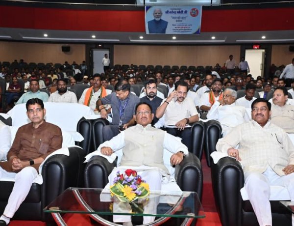 रायपुर : ‘मन की बात’ की 125वीं कड़ी का मुख्यमंत्री  विष्णु देव साय सहित मंत्रियों और नागरिकों ने किया श्रवण