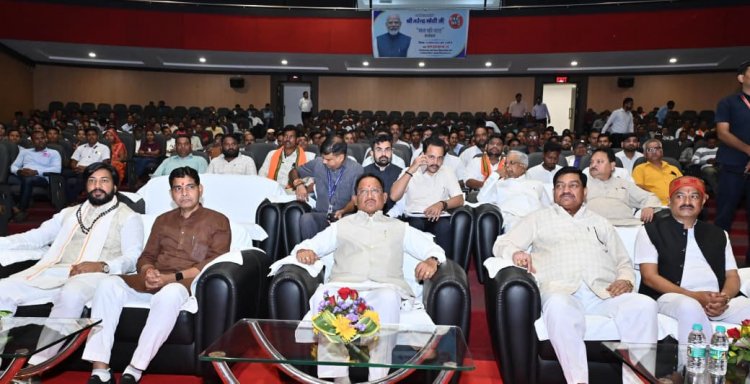 रायपुर : ‘मन की बात’ की 125वीं कड़ी का मुख्यमंत्री  विष्णु देव साय सहित मंत्रियों और नागरिकों ने किया श्रवण